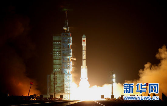 9月29日，中国在酒泉卫星发射中心用长征二号F运载火箭将天宫一号目标飞行器发射升空。 新华社记者 王建民 摄