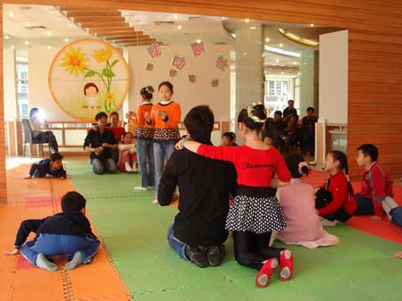 图:动动儿童剧社的形体课(5)_欢乐童年