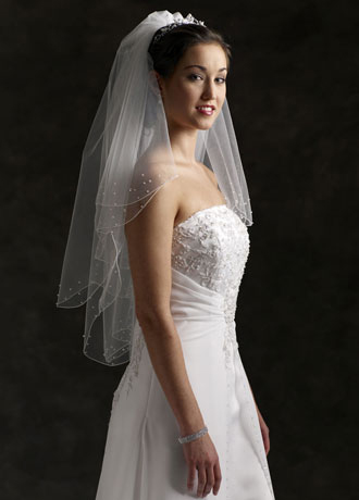 Elbow length veil