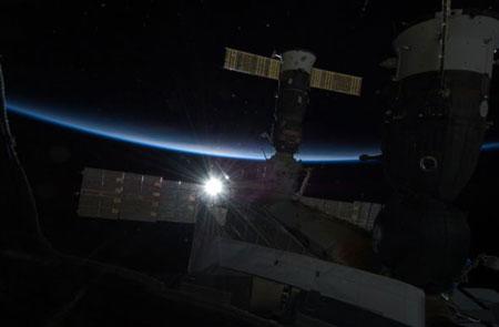 国际空间站炮塔观测舱360度鸟瞰地球迷人美景