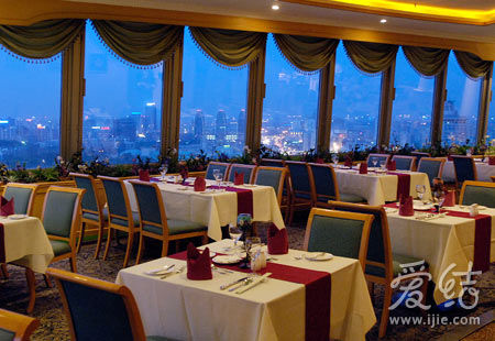 紫竹院的绿色恬静和西二环的时尚现代   作为北京第一家高空旋转餐厅