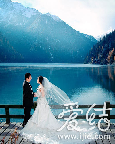 穿着婚纱去旅行旅游婚纱照拍摄攻略