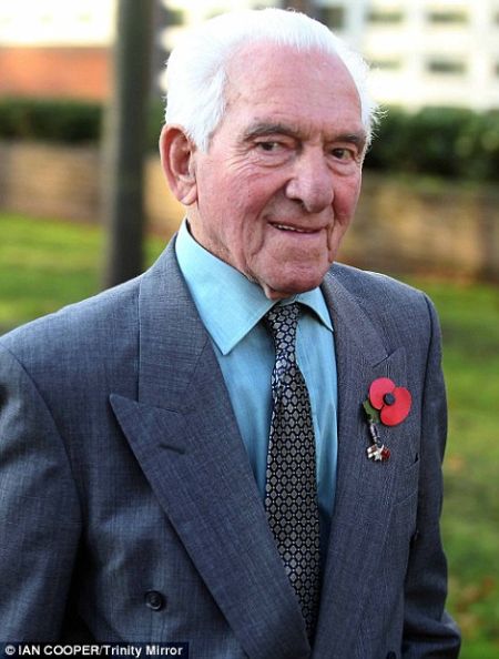 86岁老头猥亵女童被判11年 成英国最老囚犯(图