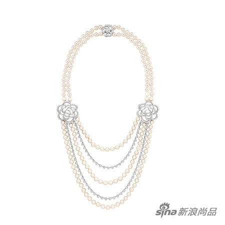 Camélia Brodé项饰：18K白金，镶嵌584颗切割钻石，共7.5克拉；以及164颗白色日本养珠