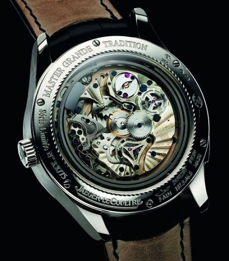 积家的Master Grand Tradition大型传统腕表系列陀飞轮万年历腕表, 单单是机芯，就有401枚零件