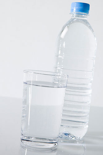 白领养生:用塑料杯对健康有极大危害