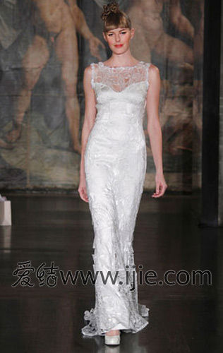 Facebook创始人扎克伯格华裔妻子婚纱揭秘