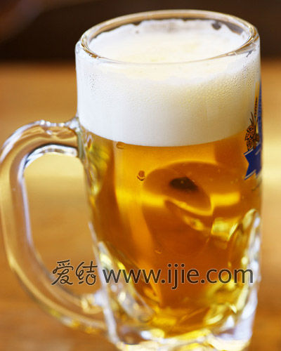 德国人喝啤酒看足球吗,德国人 喝啤酒