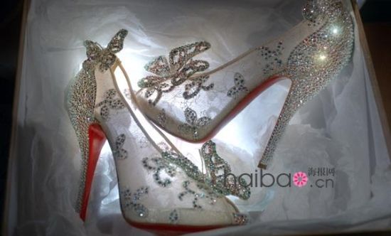 ˹ᡤ³ (Christian Louboutin) Ϊ˹ӰƵ°ˮЬ