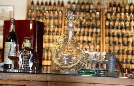 该款braastad干邑龙瓶身酒瓶全球仅有一只,是全世界最昂贵的酒瓶