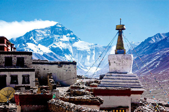 绒布寺是观看珠穆朗玛峰的最佳位置