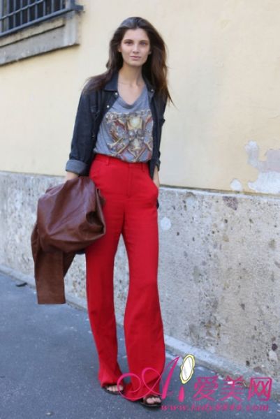 条纹毛衣+白色休闲裤|冬季|街拍|新主张