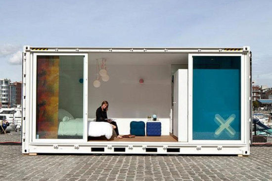 Sleeping-Around-Mobile-Shipping-Container-Hotel-01