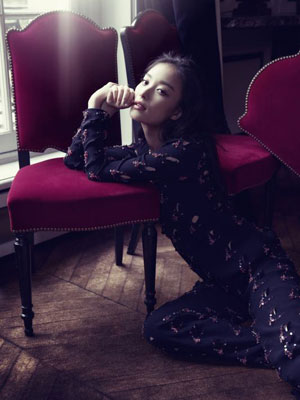 倪妮时尚大片尝试百变造型秀美背