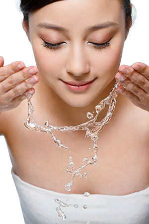 用温水洗脸后再用护肤品