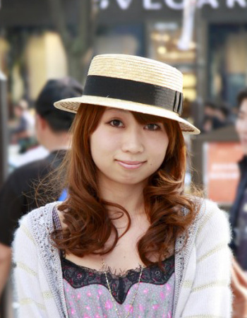 日本美眉八款帽子街拍发型:个性齐刘海_新浪女
