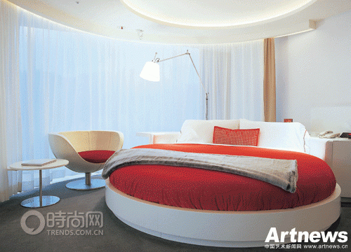 推出一系列个性化床边服务的首尔W酒店的超大码圆床。
