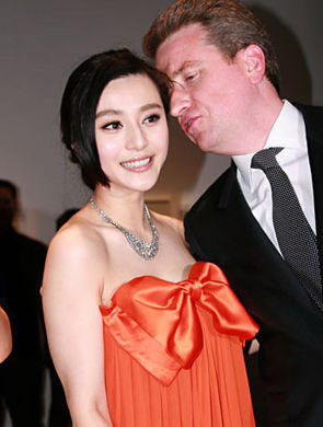 杨幂嘴<em>瘪</em>大S五官平 揭女星整容也掩盖不了的缺