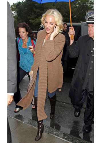 前呼后拥的架势真是充分体现了大明星的身份