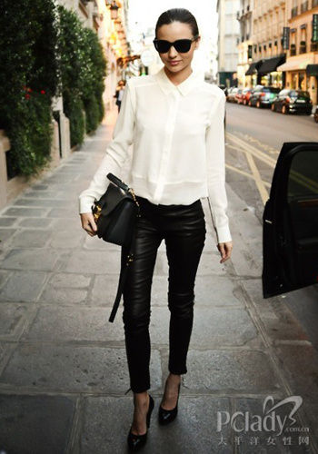 辣妈可儿白色雪纺半透衬衫+黑色九分修身裤