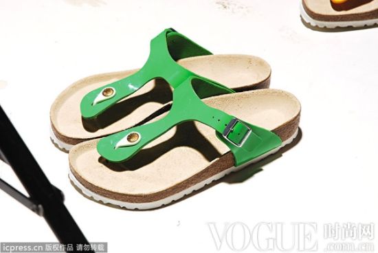 编辑推荐：Birkenstock Gizeh人字拖 HK$：550