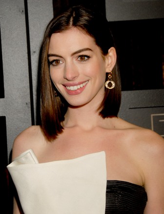 뵱Ůǰ•ɪޱ(Anne Hathaway)TrinityһϮװ