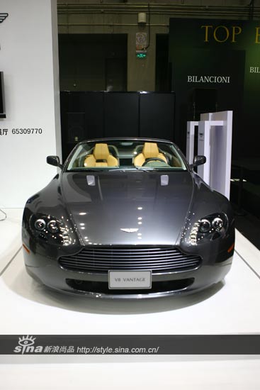 V8 VANTAGE