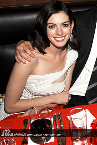 -ɪޱ(Anne Hathaway)ڡūĵӳʽ