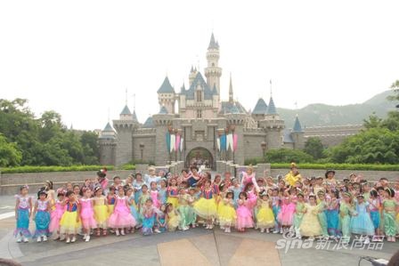 88位迪士尼小公主云集香港迪士尼一圆公主梦