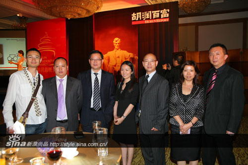 上海顶级酒店的总经理和其他业内人士和媒体共聚一堂