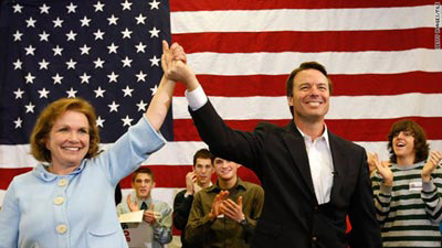 2008年1月，伊丽莎白和爱德华兹在艾奥瓦州的一次竞选活动中 