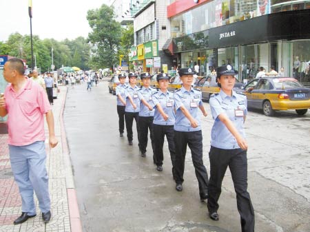 一支由6人组成的女子城管分队