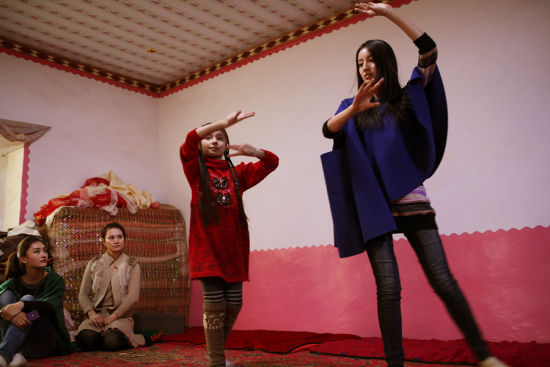 组图:美差寻找新疆民间艺人 将新疆歌舞带回海