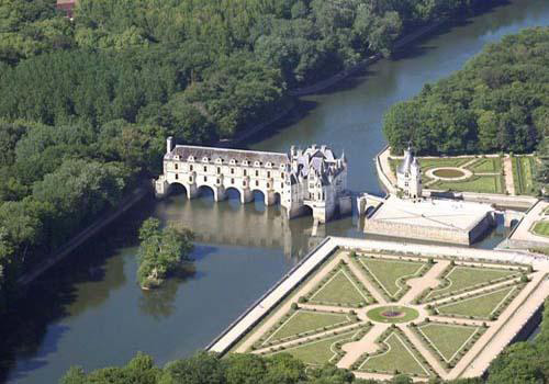 舍侬索城堡