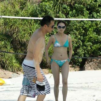  胡静 私家海滩打排球展惹火身材_新浪女性_新