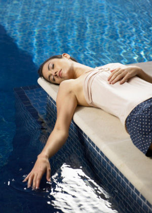 总梦见自己男人玩手机的女人易出轨