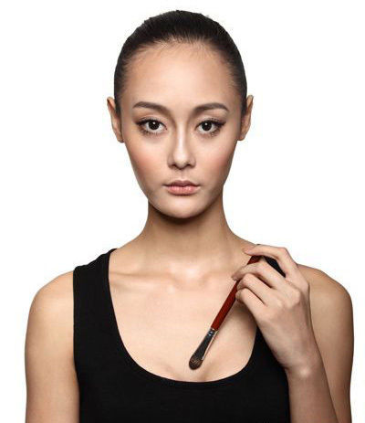 用高光亮粉提亮