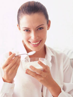每天饮用酸奶保护肠道