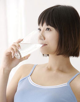 餐前喝一杯水