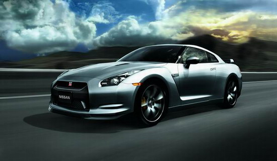 սNISSAN GT-R