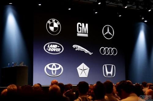 斯考特·佛斯托演讲的背景屏幕出现了九个汽车品牌logo