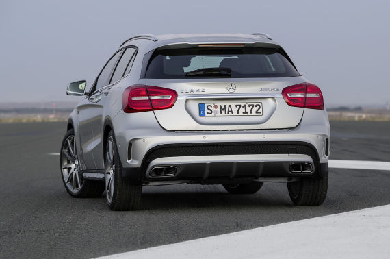 Mercedes-Benz GLA45 AMG 04