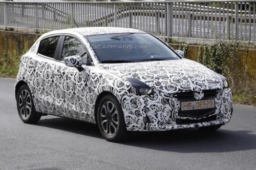 2015 Mazda2 spy photo _03