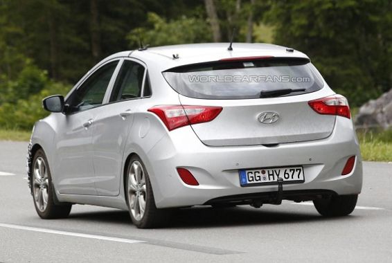 2015 Hyundai i30 facelift spied-4