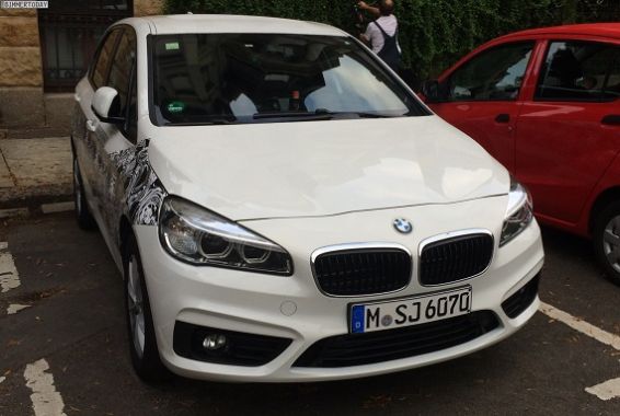 BMW-2er-Active-Tourer-Hybrid-Erlkoenig-Plug-in-Hybrid-Van-04