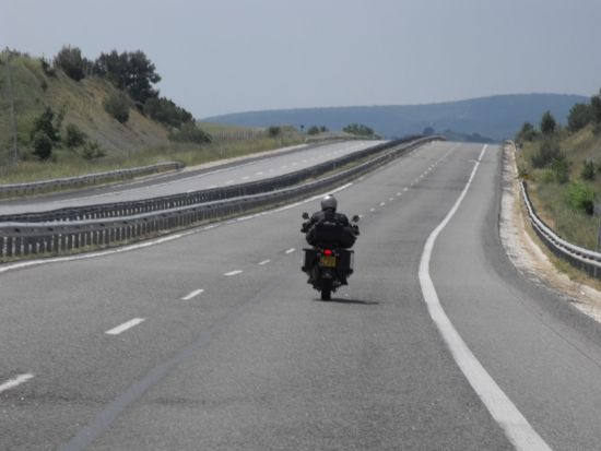 摩托车在高速路上行驶到底合不合法