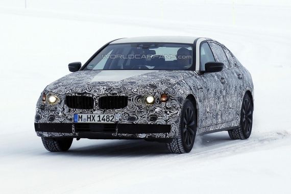 BMW 5-Series Plug-in Hybrid Spy 01