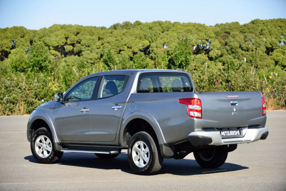 Mitsubishi Triton 02