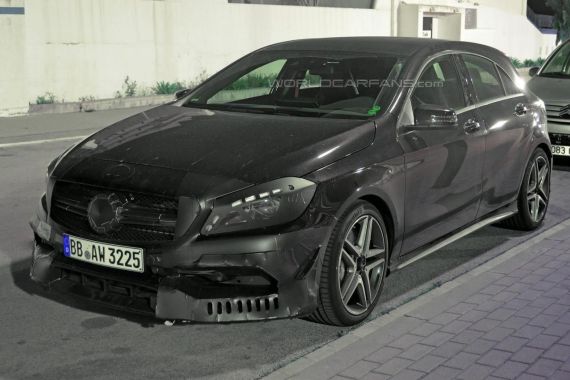 Mercedes-Benz A45 AMG facelift spy 07