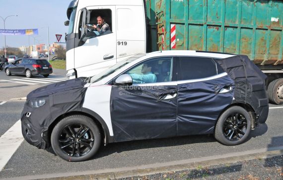 Hyundai Santa Fe facelift spy 04